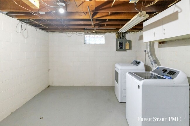 Building Photo - Updated 3 Bedroom Home