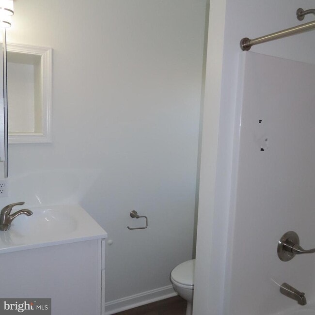 Building Photo - 228 Rowe Ave