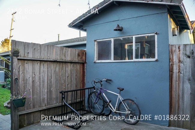 Building Photo - 2112 Bonar St