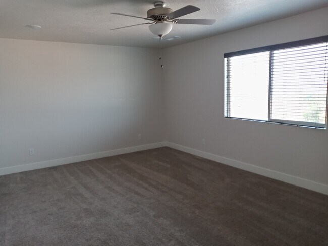 Building Photo - 1005 N Tortoise Rock Dr