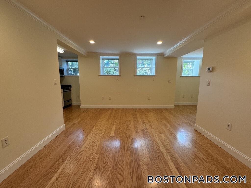 Building Photo - 3 Langdon St