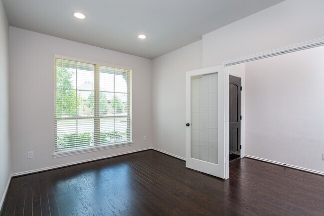 Building Photo - 15518 Lake Meridian Dr
