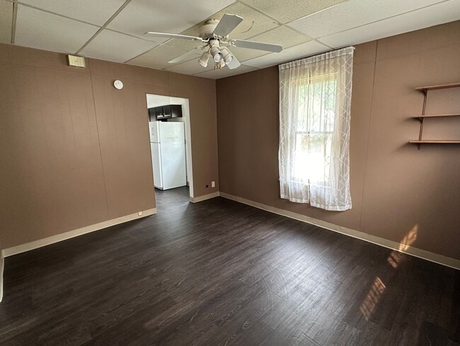 Building Photo - 3 Bedroom Home