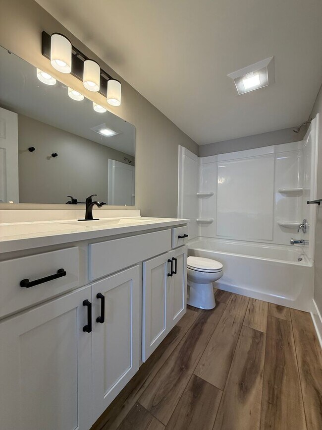 Building Photo - Like New! - 1 Bedroom Home in Muskegon