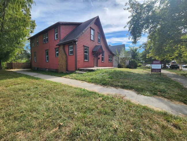 Primary Photo - 1000 S 8th St