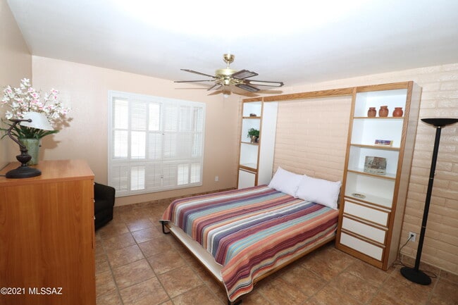 Building Photo - 5602 N Camino Del Sol