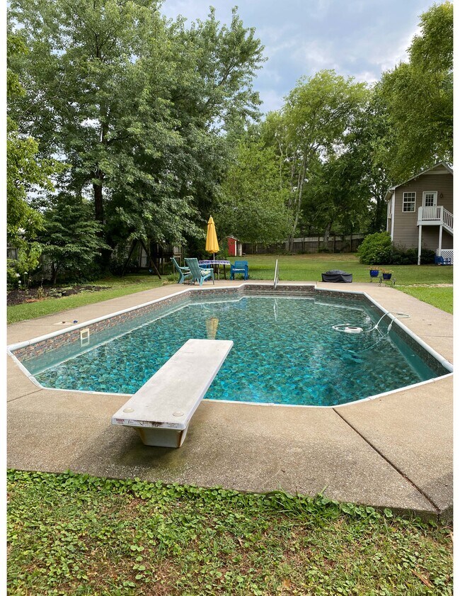 Building Photo - 2406 Spaulding Cir