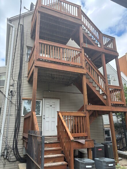Building Photo - 2525 N Ashland Ave