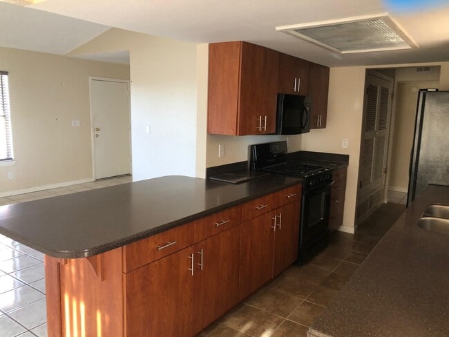 Building Photo - 230 Stern Dr