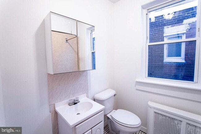 Building Photo - 2306 E Cambria St