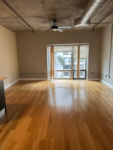 Building Photo - 645 W 9th St