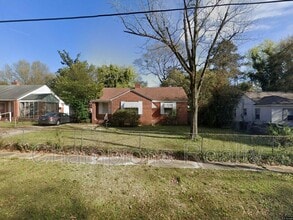 Building Photo - 2750 Mimosa St