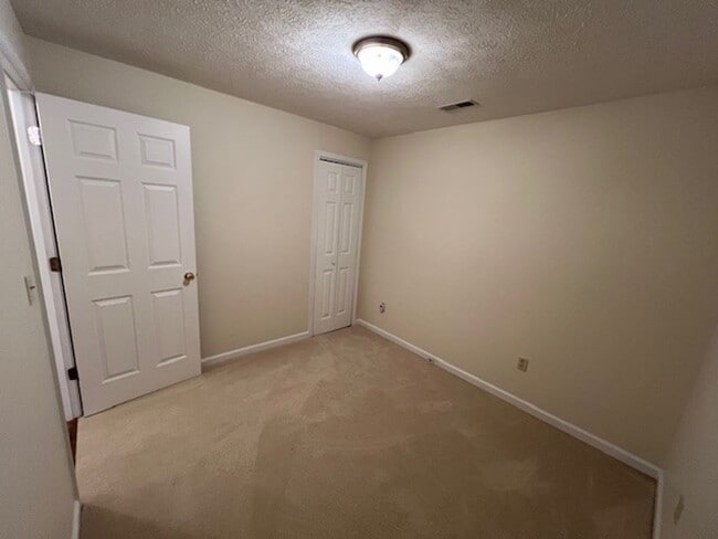 Building Photo - Single Family Home for Rent