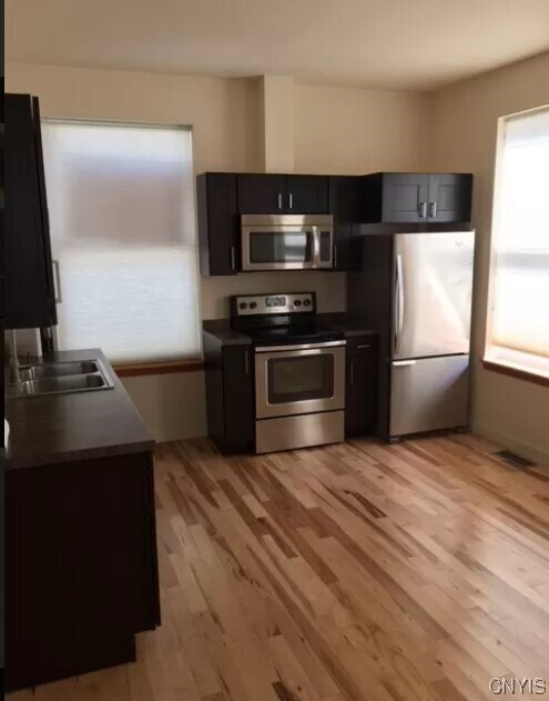 Building Photo - 517 Riverside Dr