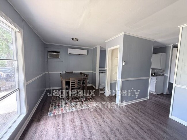 Building Photo - 4125 Legendre St