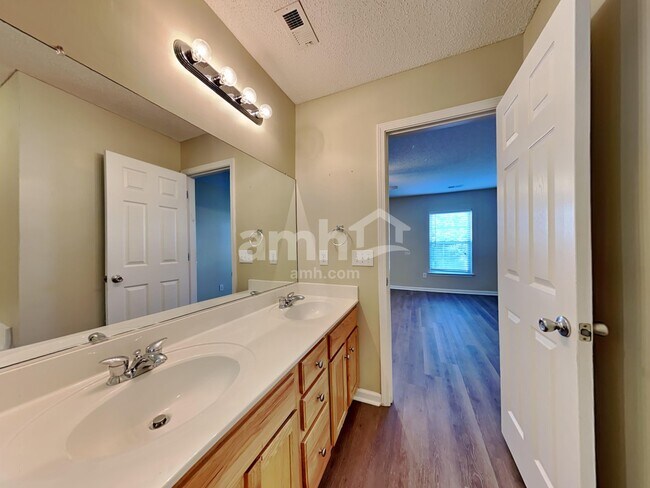 Building Photo - 4016 Broken Arrow Dr