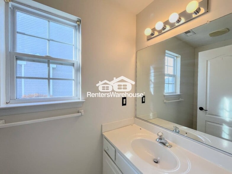 Building Photo - 1009 Hawthorne Farm Terrace