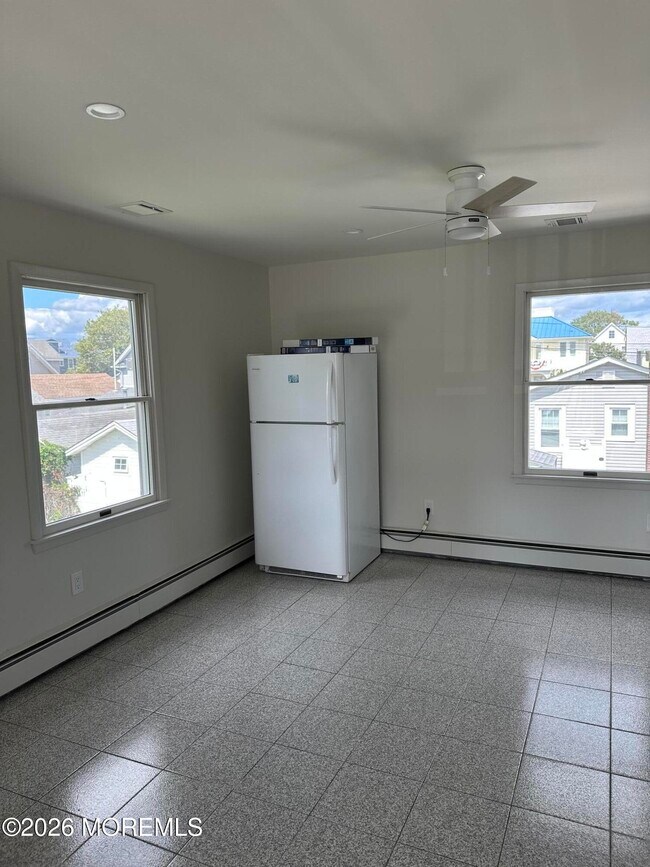 Building Photo - 208 16th Ave