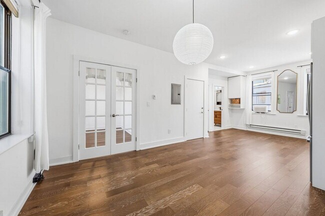 Building Photo - 366 2nd St