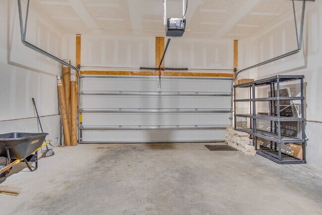 Building Photo - Move In for the Holidays! Heated Saltwater Pool & Tropical Backyard –$500 OFF First Month + Milit...