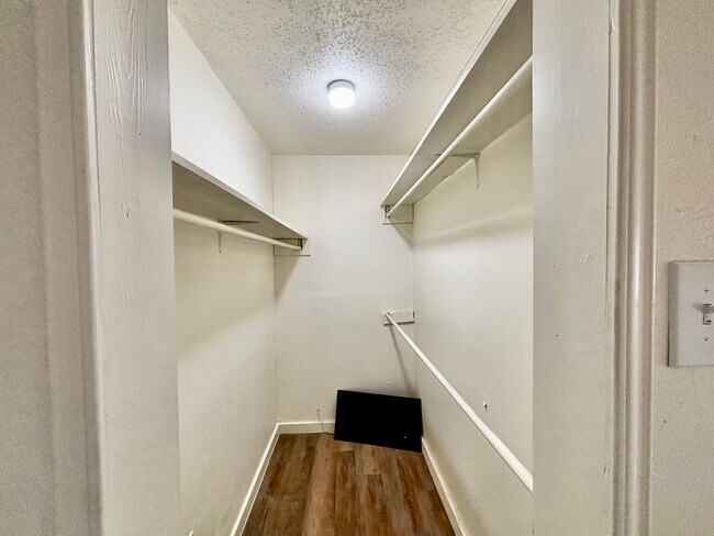 Building Photo - Pre-leasing for February - Updated 3 Bedroom 2 Bathroom Home