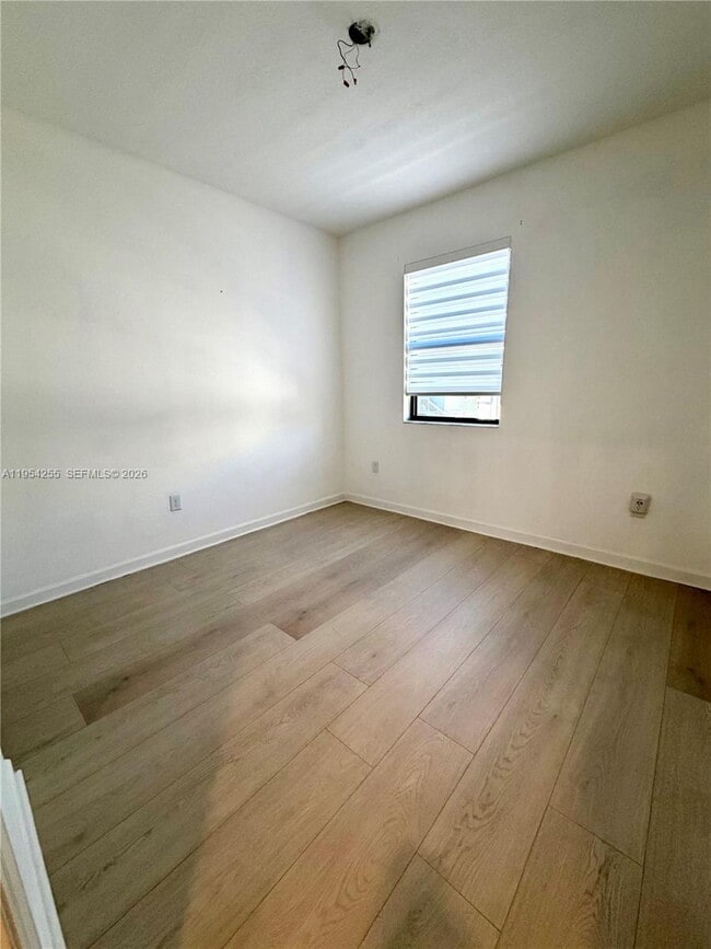 Building Photo - 405 NE 208th Terrace