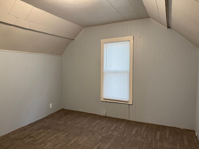 Building Photo - 1112 N Lincoln Ave