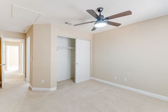 Building Photo - UPSTAIRS 2 BEDROOM CONDO! GATED COMMUNITY!...