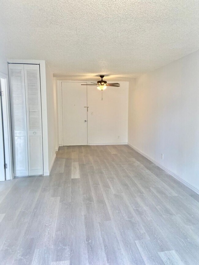 Building Photo - Renovated 1 bedroom 1 bath near Schofield Barracks!