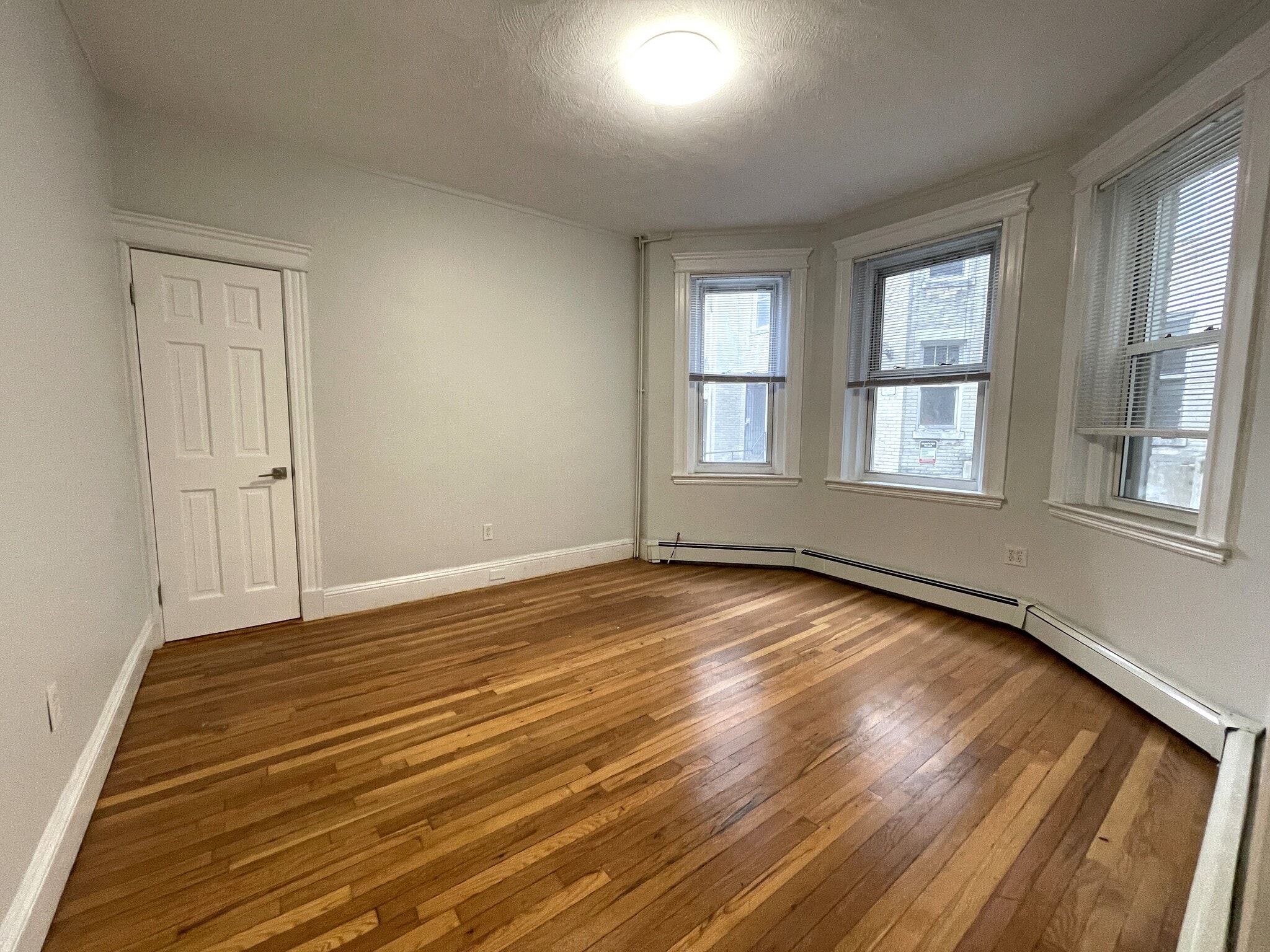 Building Photo - 110 Strathmore Rd