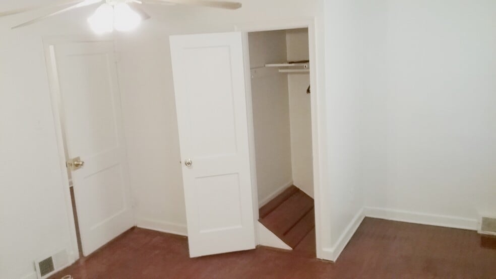 Building Photo - 5823 Oakland St