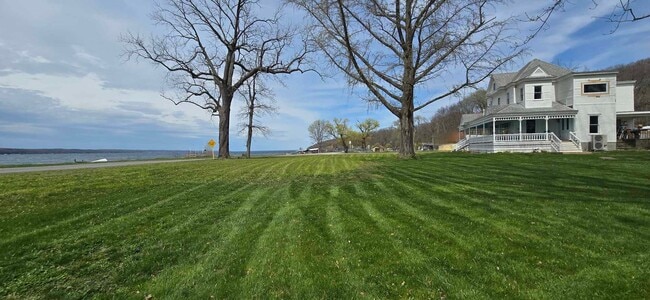 Building Photo - Beautiful waterfront Chateau. Short Term Retreat