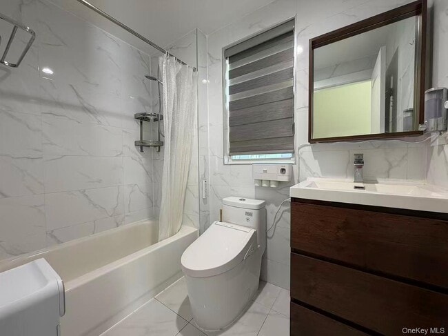 Building Photo - 30 Herkomer St