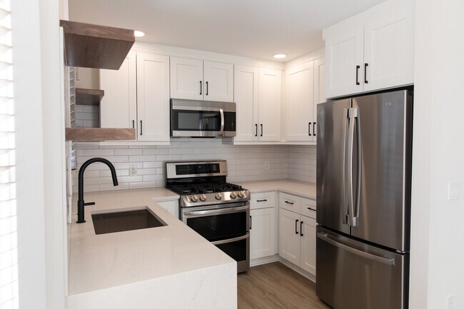 Building Photo - 713 Stevens St