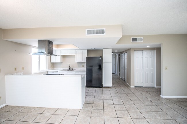 Building Photo - 3Br in gated community $1710