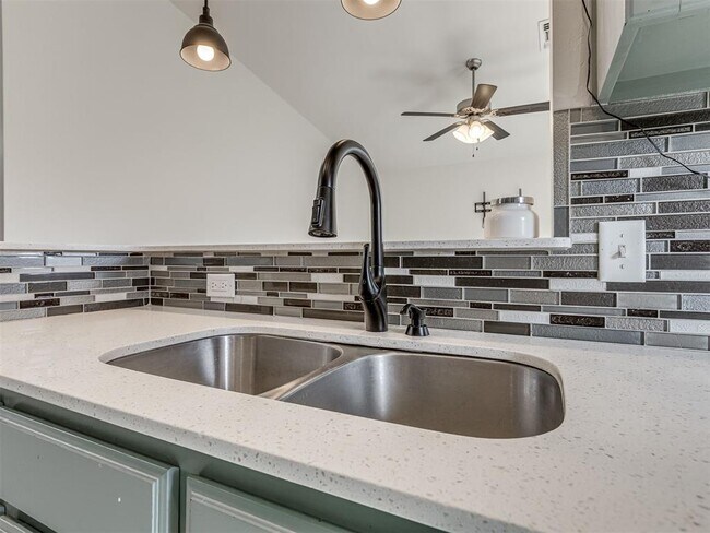 Building Photo - 15120 Nightshade Dr