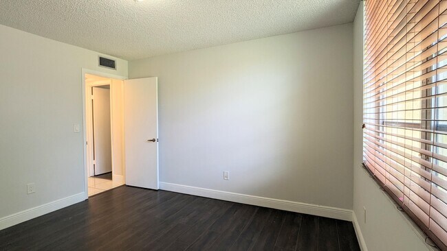 Building Photo - 3253 Foxcroft Rd