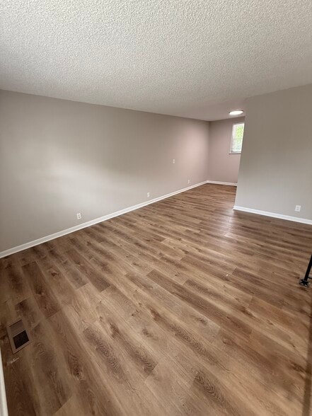 Building Photo - 4923 Barella Dr