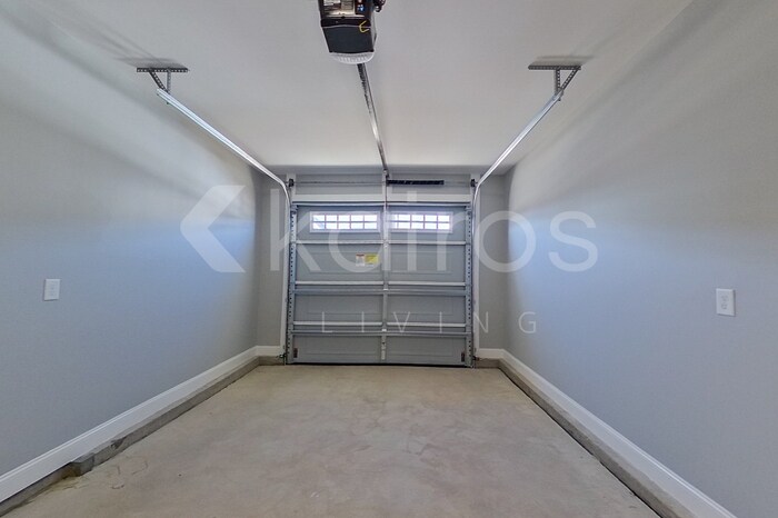Building Photo - 3717 Oak Leaf Wy