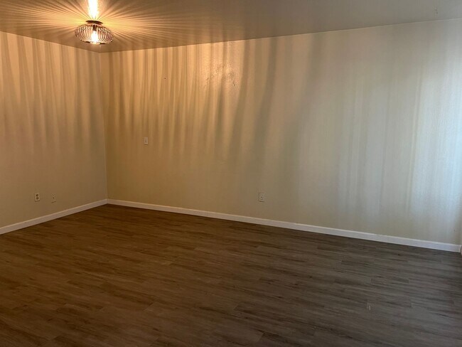 Building Photo - 2007-2009 N Teilman Ave