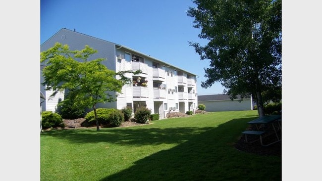 Building Photo - Fox Court Apartments