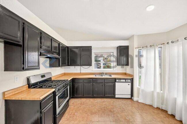 Building Photo - 14359 Parkwood Dr