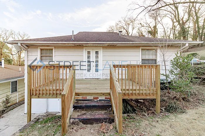 Building Photo - 1636 5th Ave W