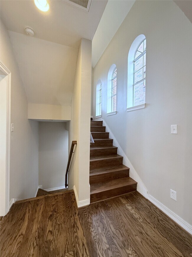 Building Photo - 1963 Peden St