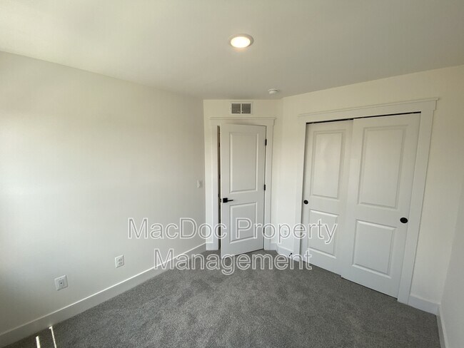 Building Photo - 4815 Jackson Vlg Pkwy