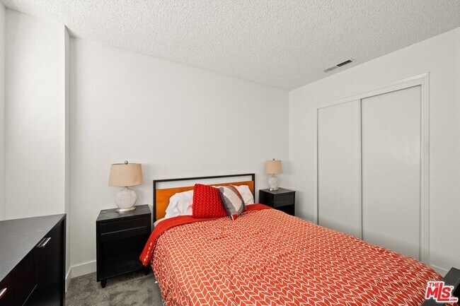 Building Photo - 4069 W Rosecrans Ave