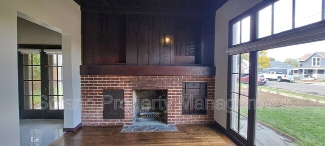 Building Photo - 290 E B St