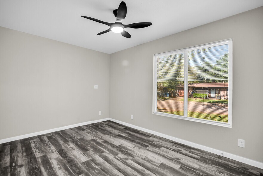 Building Photo - 125 Vandenburg Dr