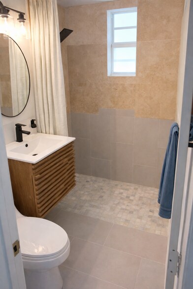 Building Photo - 3915 N Meridian Ave