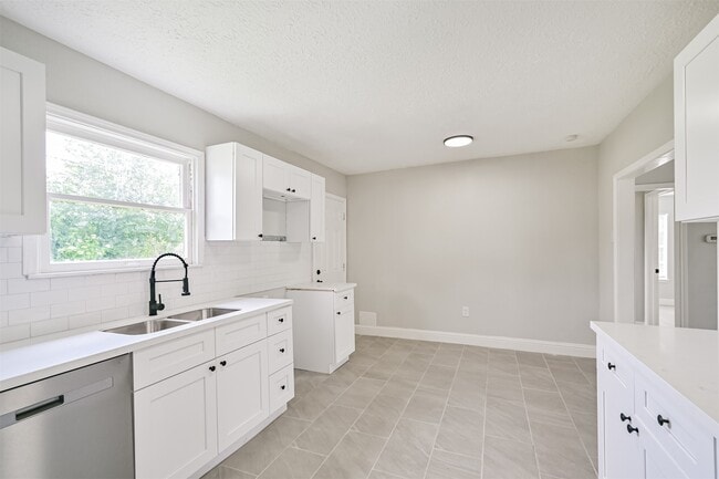 Building Photo - 5007 Northridge Dr